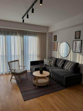 Apartment 82